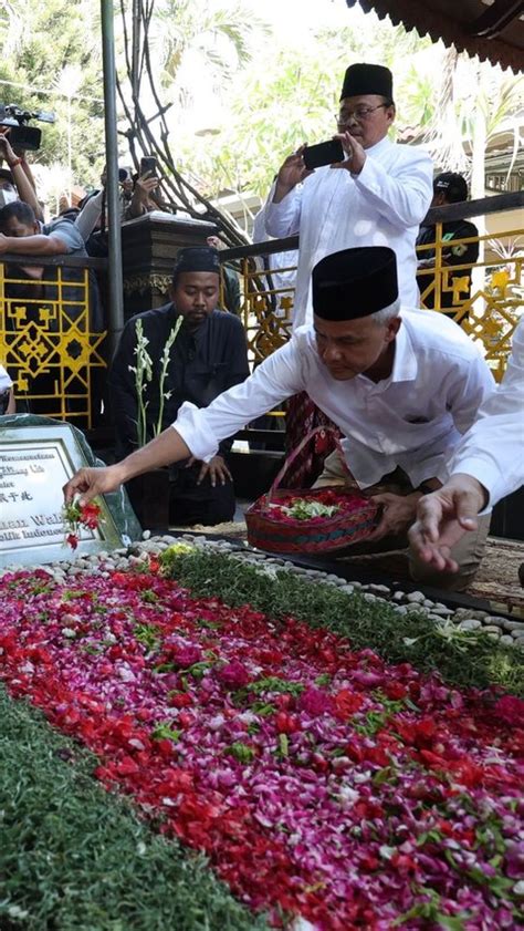 Potret Ganjar Pranowo Ziarah Ke Makam Pendiri Nu Kh Hasyim Asy Ari Dan