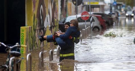 Nubifragio nella nota città italiana una forte bomba d acqua mette in