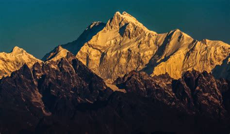 The Kangchenjunga Mountain Range - Travel Viewpoint