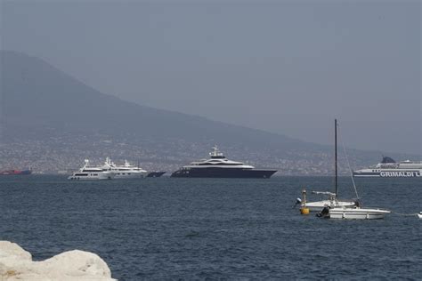 Napoli Arriva Il Super Yacht Di Mark Zuckerberg Foto Auto It