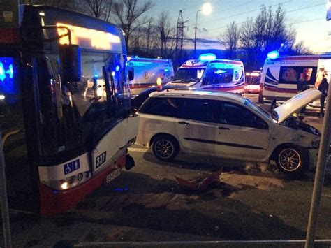 Powa Ny Wypadek W Sosnowcu Samoch D Osobowy Zderzy Si Z Autobusem