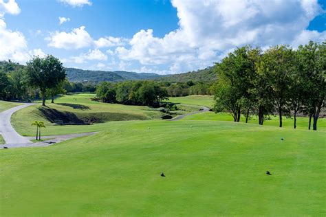 Play Golf in St. Lucia: The Best St. Lucia Golf Courses | Sandals