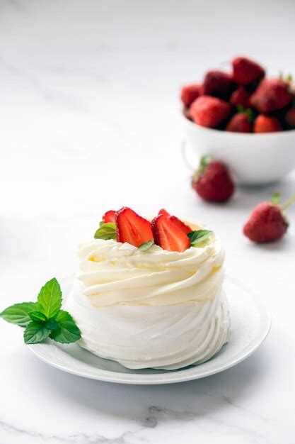 Bolo Pavlova Merengue Morangos Frescos E Chantilly Mascarpone