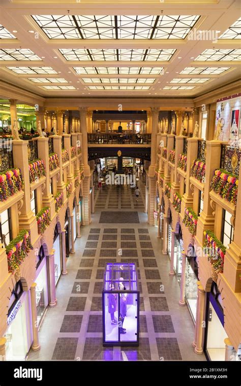 Shopping Mall Of The Parisian Hotel Macau China Stock Photo Alamy