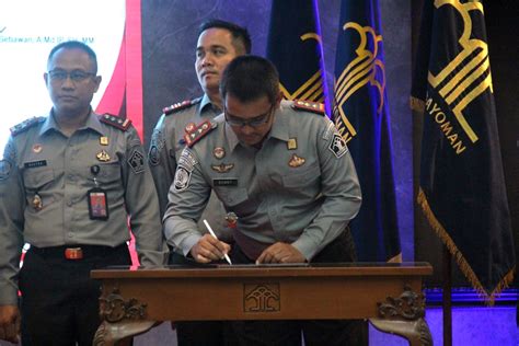 Kepala Rupbasan Pekalongan Tandatangani Komitmen Pembangunan ZI Dan