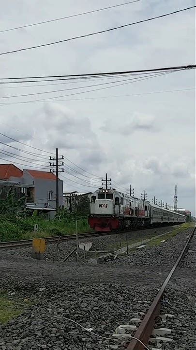 Jarang Jarang Kereta Ini Traksi Ganda Shorts Youtube