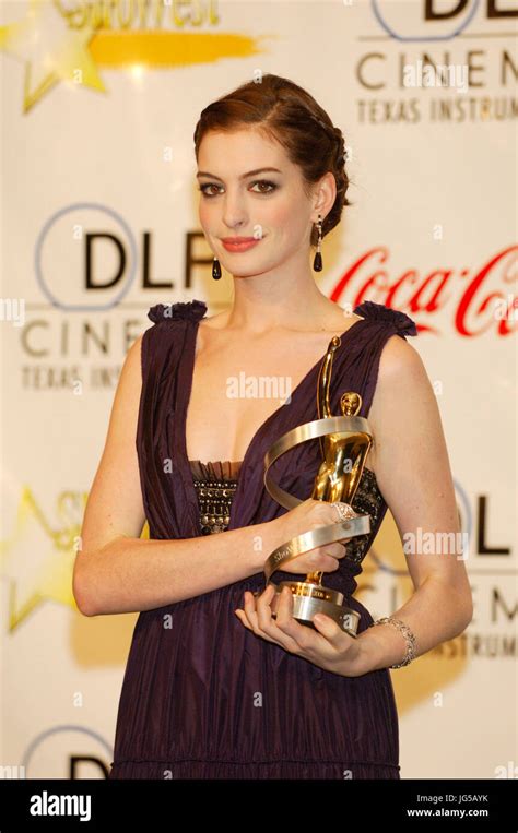 Anne Hathaway Arrives Showest Awards Ceremony Held Paris Las Vegas