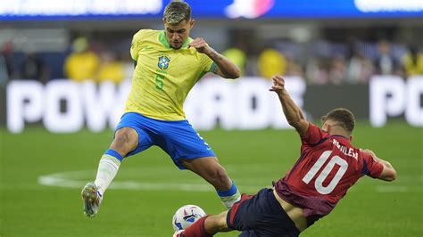 Brasil intentó por todos lados pero Costa Rica aguantó el empate y dio