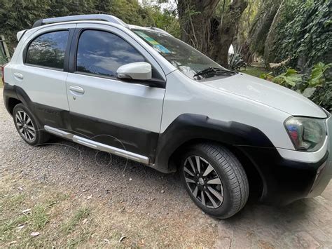 Toyota Etios Hatchback Cross Usado Color Blanco Precio