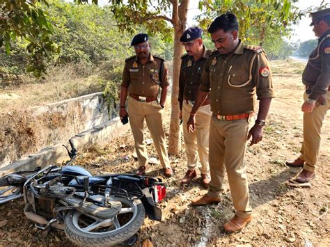 Free Photo Encounter Between Police And Two Vicious Snatchersphone