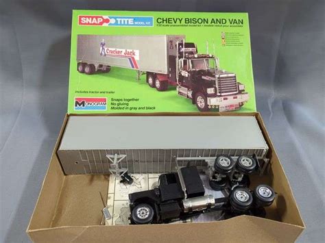 Snap Tite Cracker Jack Chevy Bison And Van Scale Model Kit And