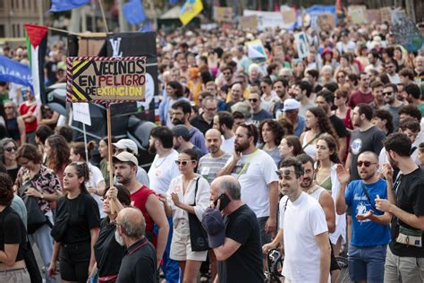 Tysiące ludzi wyszły na ulice Hiszpanii Koniec masowej turystyki