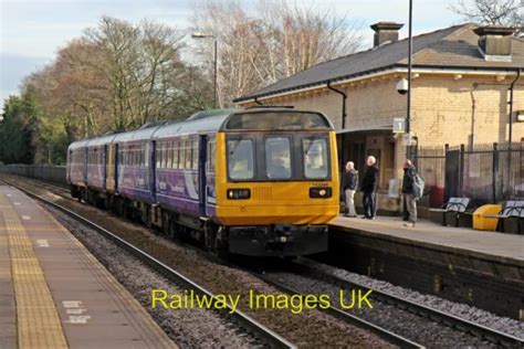 Railway Photo Class 142 Dmu Northern Rail Class 142 142044 Huyton C2014 £2 00 Picclick Uk