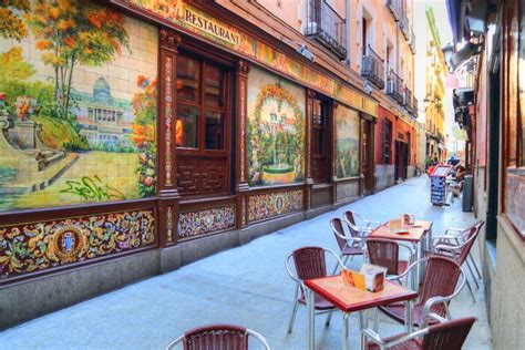 Tapas Taverns History Walk Madrid Kimkim