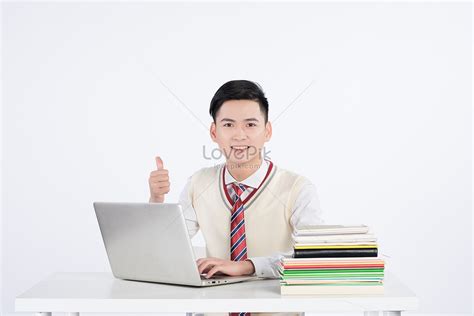 A Computer Student At The Desk Picture And HD Photos | Free Download On ...