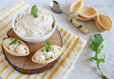 Barchette Con Mousse Di Tonno Mani In Frolla