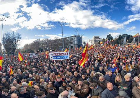 Milhares De Pessoas Protestam Em Madri Contra Governo De Esquerda Do