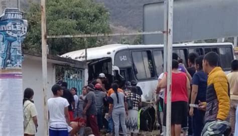 Autobús De Peregrinos Sufre Accidente Reportan 4 Muertos Y 30 Heridos