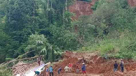 Tebing Setinggi Meter Di Cikajang Garut Longsor Dan Menerjang