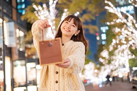 クリスマスなら24日と25日どっち？女性がイブに本命と過ごす理由 Younger