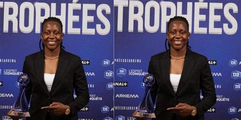 Super Falcons Goalkeeper Nnadozie Wins Goalkeeper Of The Year Award In