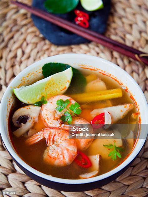 Tom Yum Goong Nam Sai Tom Yum Udang Air Jernih Foto Stok Unduh Gambar Sekarang Air Kaldu