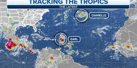 La fuerza del huracán Daniel la tormenta tropical Earl se balancea en