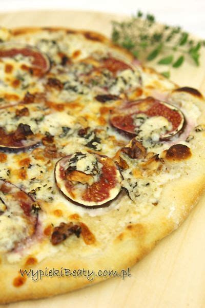 Pizza z figami serem pleśniowym i orzechami Wypieki Beaty