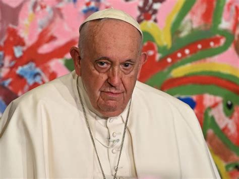 Papa Francisco se somete a exámenes médicos de rutina informa El