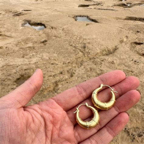 Esmeralda Gold Chunky Hoops Textured Detail Hoop Earrings Light Weight Earrings Gold Gypsy Hoops