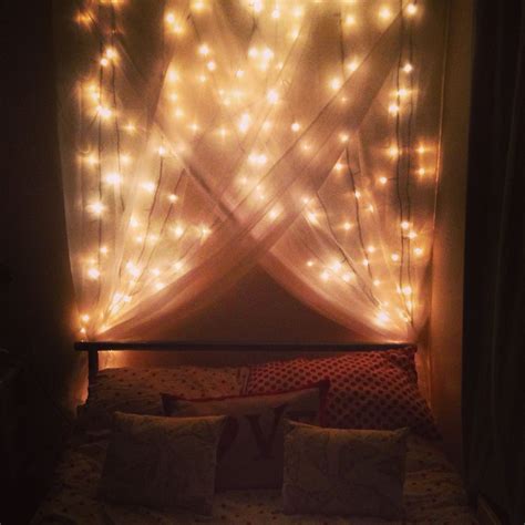 25 Canopy Bed Bedrooms With Fairy Lights Untuk Mempercantik Ruangan