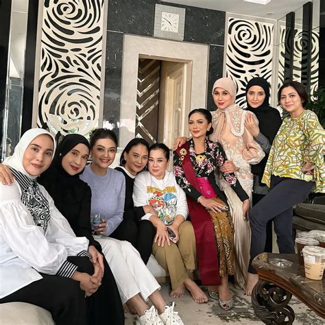 Potret Sylvana Herman Di Usia Tahun Aktif Kumpul Bareng Rekan An Hot Liputan