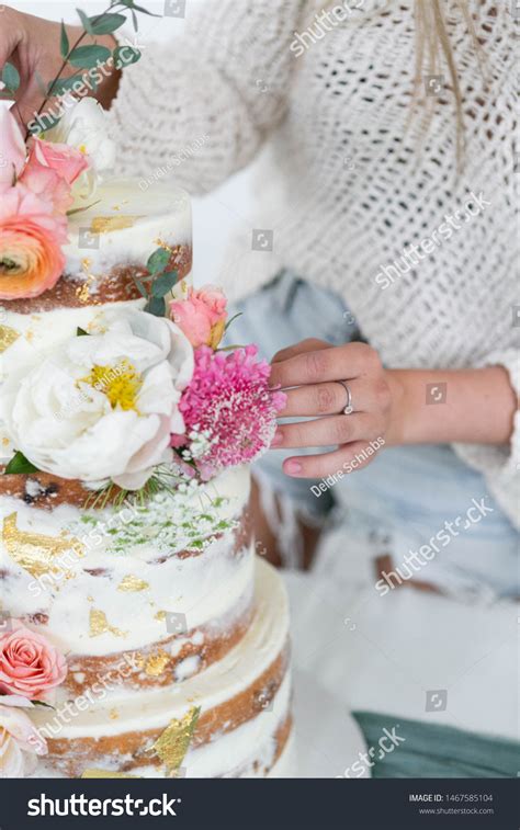 Close Woman Decorating Naked Wedding Cake Stock Photo 1467585104 Shutterstock