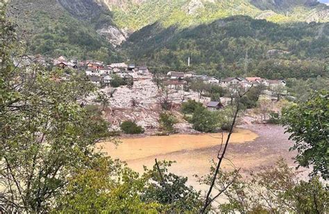 Ekipe Civilne Za Tite Rs U Donjoj Jablanici Nakon Poplava