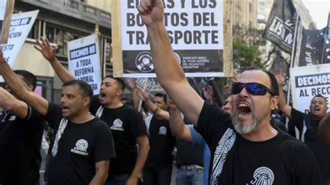 Movilización Frente A Congreso De Argentina Contra Sanción De Ley