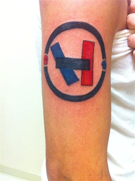 Twenty On Pilots Clique Tattoo I Twenty One Pilots Tattoo Twenty On