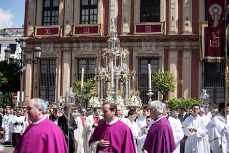 En Im Genes Una Ma Ana Radiante De Corpus Christi