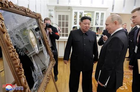 Photoshop Battle Cette Photo De Vladimir Poutine Et Kim Jong Un Amuse Les Internautes