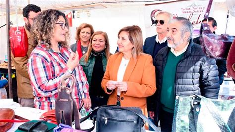 La intendente Fuentes visitó la feria artesanal donde destacó la masiva