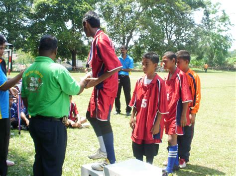 Sekolah Kebangsaan Sungai Layar Gambar Bola Baling Lelaki