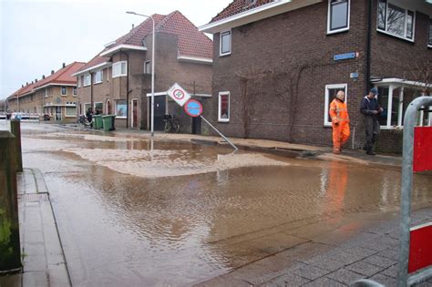 Fuchsiastraat Staat Helemaal Blank Door Gesprongen Waterleiding De