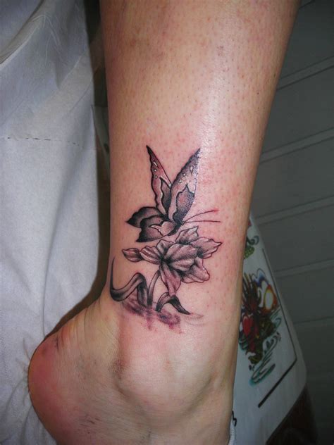 Tatouage Fleur Motifs Floraux En Tatouage Tattoo Studio Orl Ans