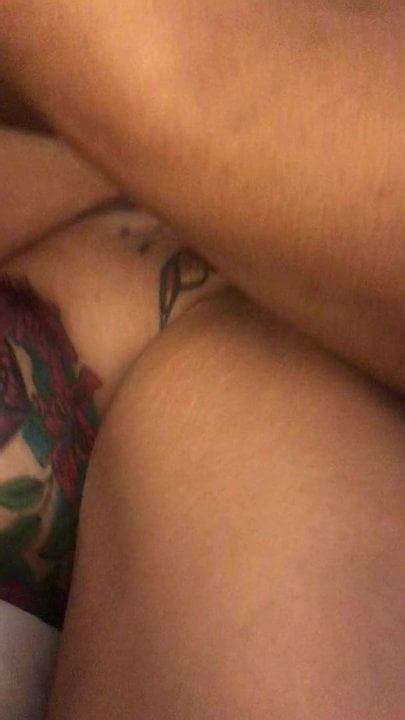 Une MILF tatouée et tatouée prend une grosse bite noire xHamster