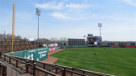 Diamond Visits New Veterans Memorial Stadium Cedar Rapids Iowa Cedar Rapids Kernels