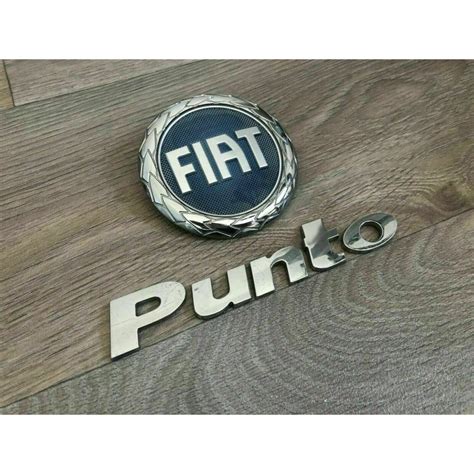 Monogrammes insignes logos badges emblèmes sigles FIAT PUNTO