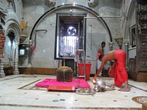 Babulnath Shiva Temple in Mumbai - Nativeplanet