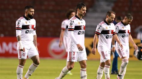 Vexame Flamengo sofre goleada histórica na Libertadores e internet não