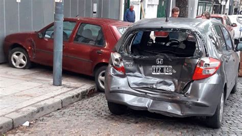 Video Un Colectivo Chocó A Cinco Autos En El Barrio De Saavedra Y Dos Menores Resultaron