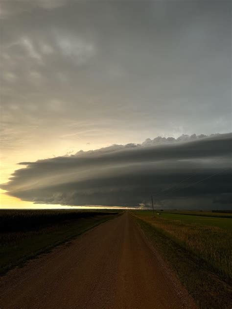 Beautiful cell north of Platte, SD : r/weather