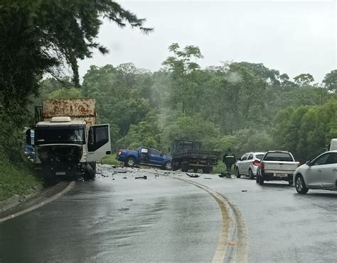 Fotos Grave Acidente Registrado Na Br Em Trombudo Central